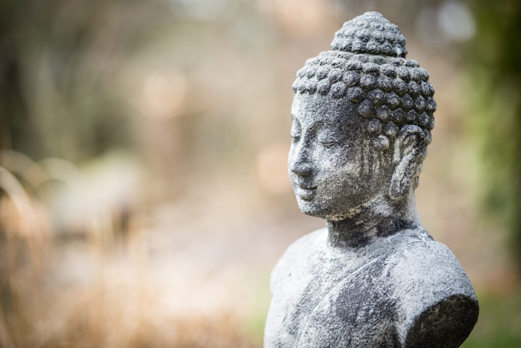 gray concrete statue of Buddha